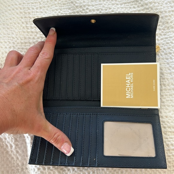 ➰ NEW W/O TAGS AUTHENTIC MK MICHAEL KORS NAVY BLUE WALLET ➰ - Picture 2 of 5